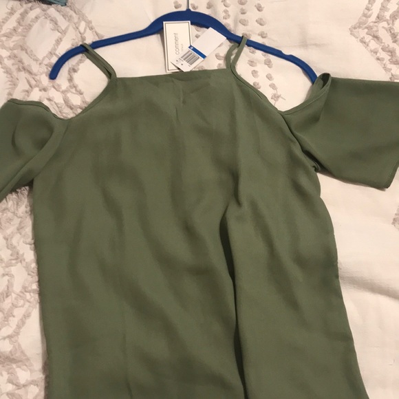 NWT cold shoulder hunter green tank - Picture 2 of 6